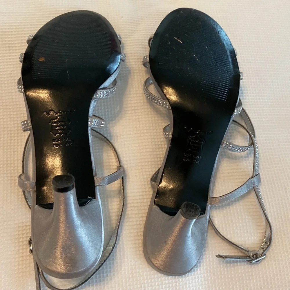 Nina Strap Heels Open Toes Sandals Silver Color Size 8.5 M